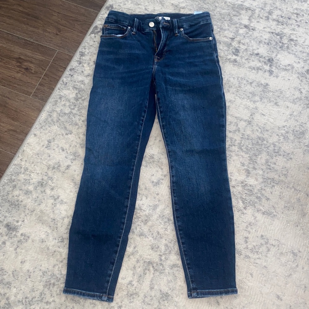 Good American high rise skinny jeans. Ankle length.